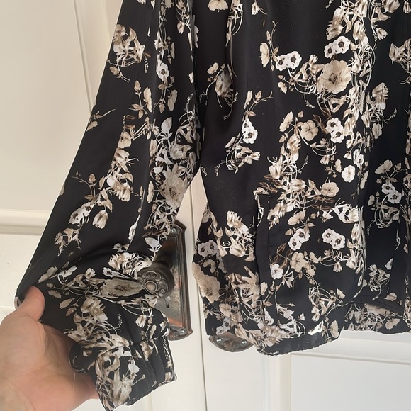 Guess jacket size extra small, EUC - Picture 3 of 6